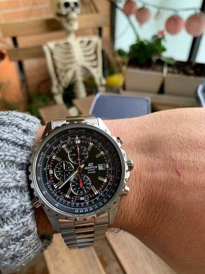 Casio Edifice EF-527D-1AVEF - Comodidad y como queda en la muñeca, vista más alejada de la esfera
