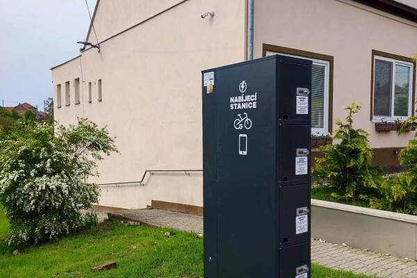 Nabíjecí stanice pro elektrokola a mobilní zařízení foto 1