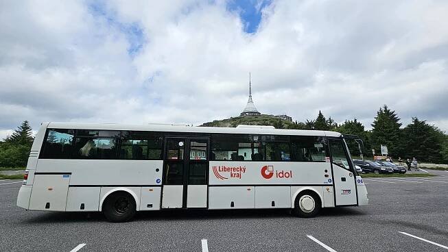 Turisty opět přiblíží k Ještědu autobus. Jízdenka zdražila a platí déle