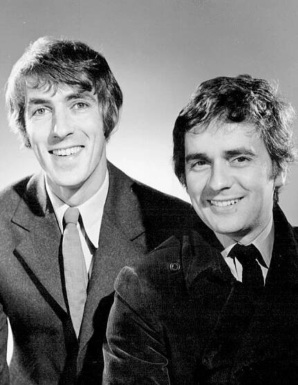 Soubor:Peter Cook Dudley Moore Kraft Music Hall1.jpg – Wikipedie