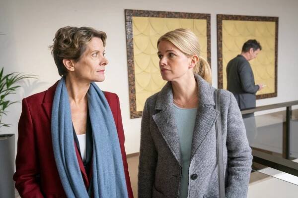Wilsberg - Bielefeld 23 - Z filmu - Karin Giegerich, Mira Bartuschek
