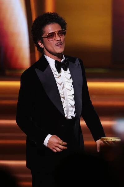 Jennifer Lopez Was Shocked by Bruno Mars Ridiculous Performance Fee for Alex Rodriguez Wedding