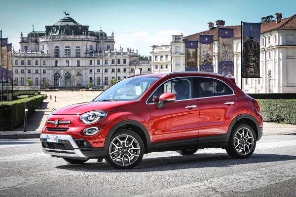Fiat 500X: Podrobné specifikace vozidel & Interaktivní nástroj pro srovnání