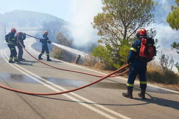 Řecko zasáhly masivní požáry. Hoří Kos i Zakynthos, oheň se přiblížil k hotelům