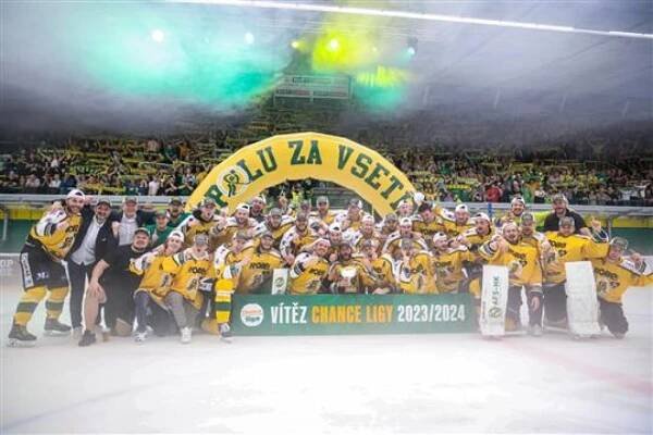 Věřím v návrat hokejové extraligy na Vsetín, Lapači dodáme nové mantinely (Starosta Čunek) | Kurzy.cz