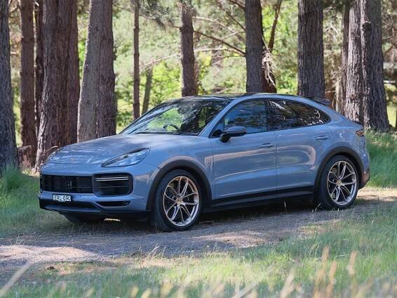 Fujifilm xt 5 porsche cayenne turbo gt 4