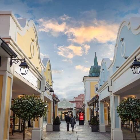 Designer Outlet Parndorf - vše, co potřebujete vědět před návštěvou - Rakousko123.cz