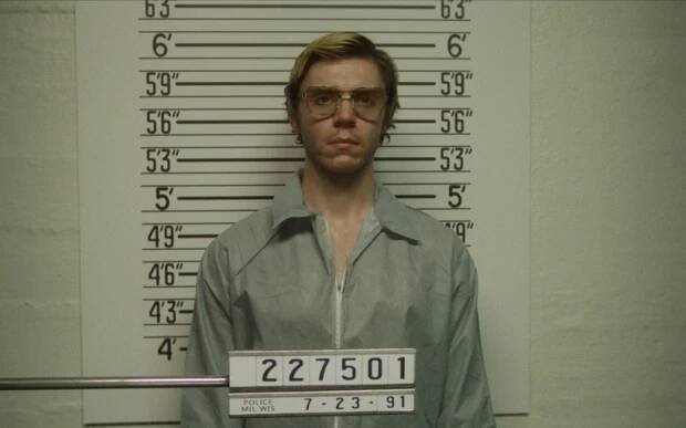 monster-jeffrey-dahmer-netflix-evan-peters