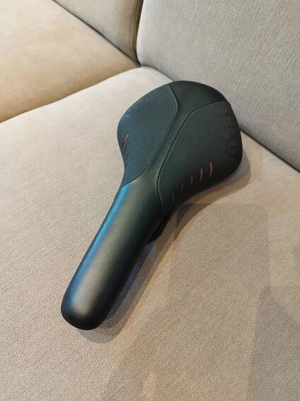 Gravelové sedlo Fizik Antares R7 sundané z nového kola za 500 Kč