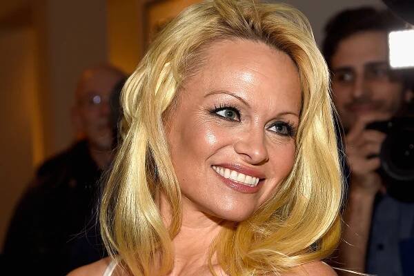 LOS ANGELES, CA - DECEMBER 13: Actress Pamela Anderson attends TASCHEN And David Bailey Celebrate 