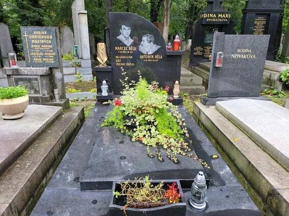 Hrob toho, kdo učil Františka Mrázka gangsterskému řemeslu: O Antonínu Bělovi promluvil novinář Josef Klíma - galerie