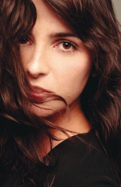 Marisa Román - Telenovely.net ... vše o telenovelách na jednom místě