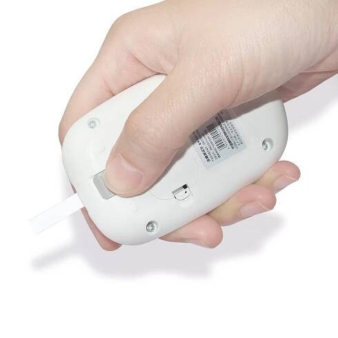 Glukometr Easy Codefree Contec KH-100, vč. 50 ks test. proužků a 50 lancet Obsahuje baterie ano