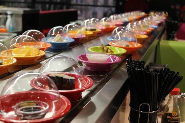 Running sushi v Hradci Králové: 2 h konzumace asijských pochoutek pro dospělé i děti