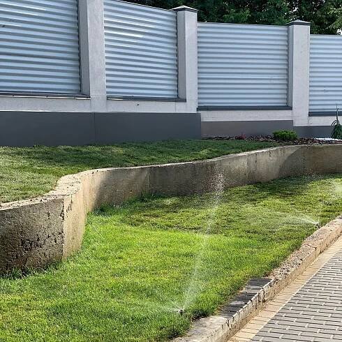 Instalace trávníku | Sun Garden - Terénní úpravy a zahradní architektury vašeho webu