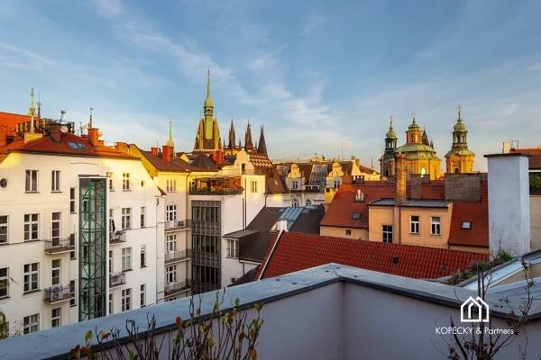 Luxus na špičkové adrese: neobarokní Loft ve Starém Městě - Realitní kancelář