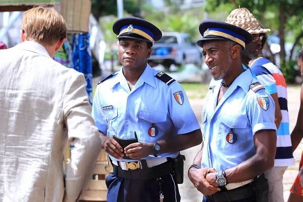 Smrt v ráji - She Was Murdered Twice - Z filmu - Tobi Bakare, Danny John-Jules