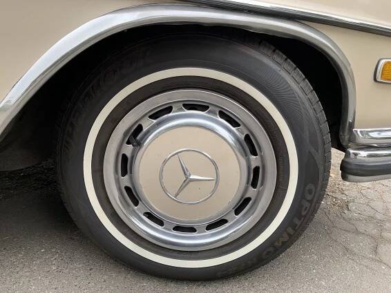 1972 Mercedes 280SEL 4.5 : Garage Dream Auctions