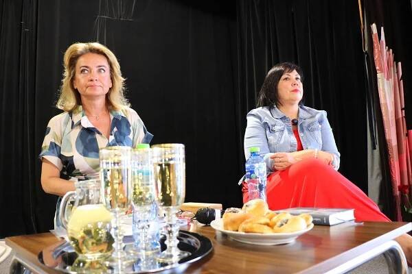 Nová kniha Lenky Chalupové budí pozornost. Křest zaplnil klub Teplo