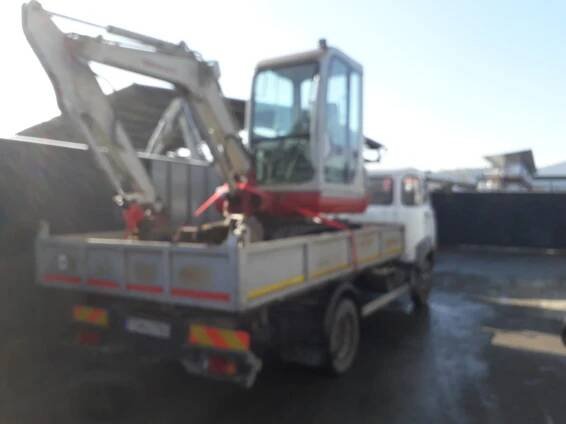 Odovzdávka TB125 – Takeuchi minibágre, pásové nakladače a príslušenstvo