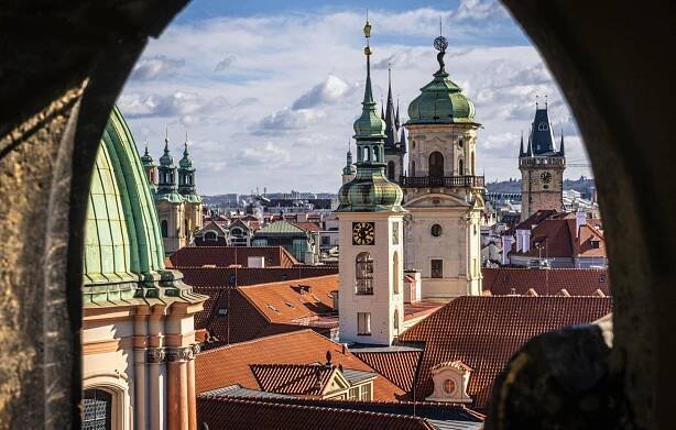 Nová série vycházek „Výhledy z pražských věží“ odstartuje na Petříně: Pražany zve k objevování města z ptačí perspektivy