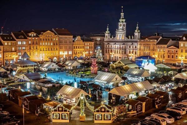 Advent v Českých Budějovicích znovu nabídne kluziště i vyhlídkové kolo