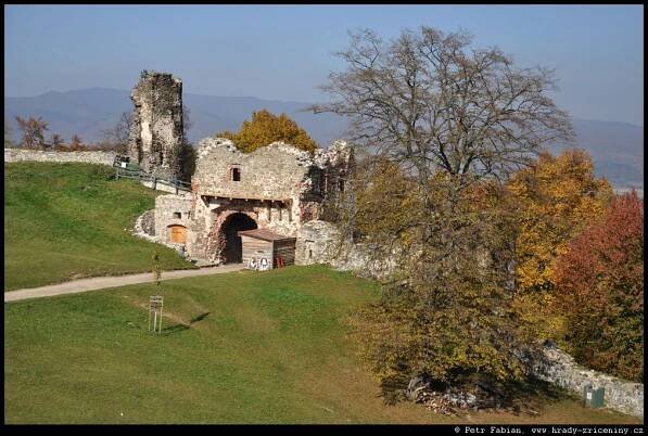 Šarišský hrad / hrady-zriceniny.cz