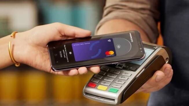 Čeká nás zásadní vylepšení mobilních plateb. Příjít by mohlo už v Galaxy S26