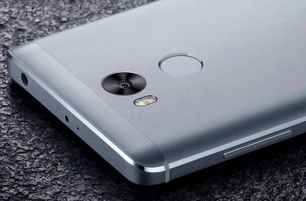 Telefon Xiaomi Redmi 4: Kompaktní rychlík zabalený v kovu (video)