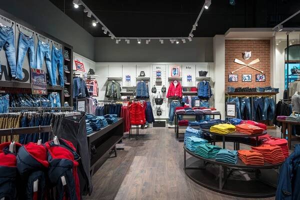 TIMEOUT & LEE COOPER otevírá multibrandovou prodejnu v Premium Outlet Prague Airport – DailyStyle.cz
