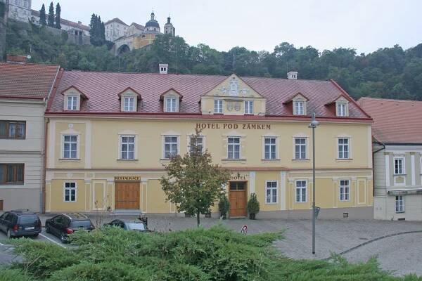Soubor:Hotel Pod Zámkem 01.JPG – Wikipedie