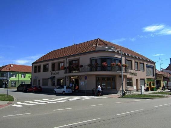 Újezd u Brna - městský úřad foto 3