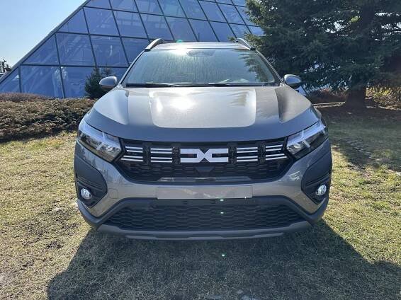 Dacia Jogger HYBRID 7 MÍST, Automat skladem