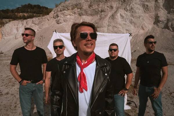 Peter Cmorik vydáva nový song Najlepšie miesto, ktorý je predzvesťou rovnomenného albumu
