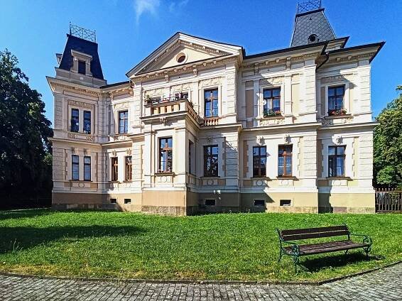 Soubor:Holoubkov, Hopfengärtnerova vila (1).jpg