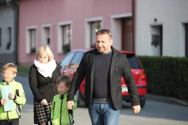 Rodiny lídrů u voleb: Babiš, Fiala, Bartoš, Rakušan, ale i Monika s luxusní kabelkou