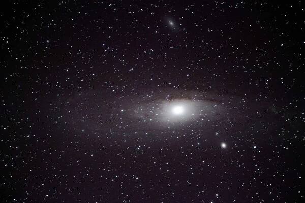  M31 Adromeda Galaxy  by Ken Kennedy. 20.11.16  20:39UT. Canon EOS 100D.  182 seconds exposure The second picture of Andromeda by Ken, the first can be found in the gallery further on.  This one shows the how a little more preparation on setting up produces finer detail and less star trailing