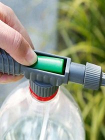 Postřikovač na PET láhve: Pro snadné a efektivní zavlažování rostlin - Zahrada