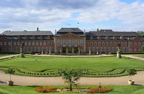 Soubor:Dobříš chateau and french park (4).jpg – Wikipedie