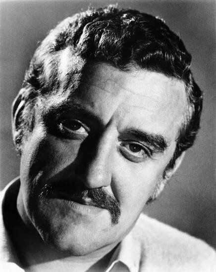 FRENZY, BERNARD CRIBBINS, SPORTING AN ODDLY UNEVEN MOUSTACHE, 1972