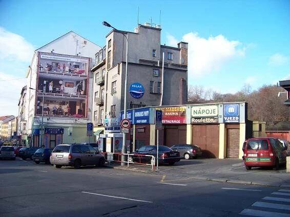 Soubor:Koněvova, žižkovská tržnice.jpg