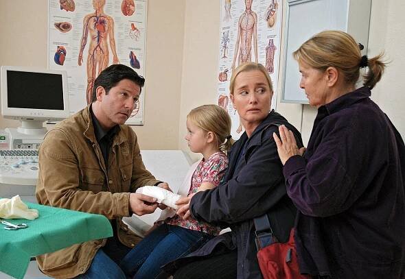 Rodina doktora Kleista - Nové cesty - Z filmu - Francis Fulton-Smith, Paula Hartmann, Nadja Engel, Petra Kelling