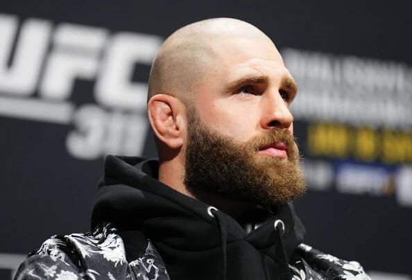 Naváženo. Holohlavý Procházka ukázal formu, UFC hlásí ztrátu