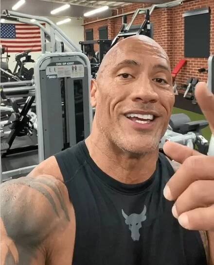 Kde nechal Dwayne Johnson svaly? Kamínek místo Skály!