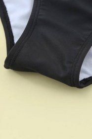 Jednodílné pruhované černo-bílé plavky s odhalenými zády Zanna