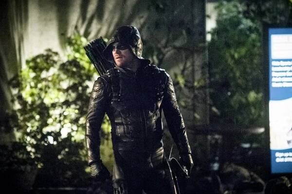 Arrow - Padneme - Z filmu - Stephen Amell