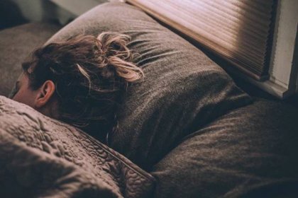 Ospalost - jaké jsou příčiny ospalosti přes den? Trápí vás po jídle?