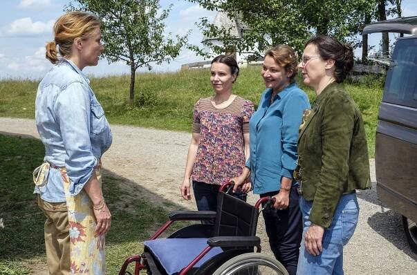 Aglaia Szyszkowitz, Isabell Stern, Lilly Forgách, Bettina Mittendorfer - Zimmer mit Stall – Die Waschbären sind los - Z filmu