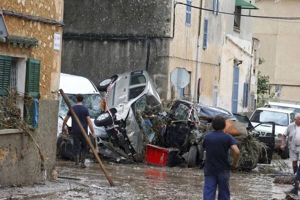 Mallorca se vzpamatovává ze spouště s deseti mrtvými. Smetáku se chopil i Nadal