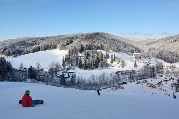 Lyžuj a plav ve Ski areálu Razula: ke skipasu hodina zdarma v termálu
